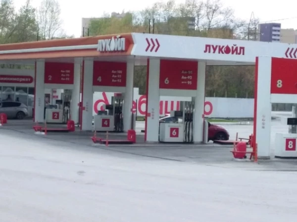 11 часовые очереди на АЗС Лукойл в Тюмени! Стыдно!