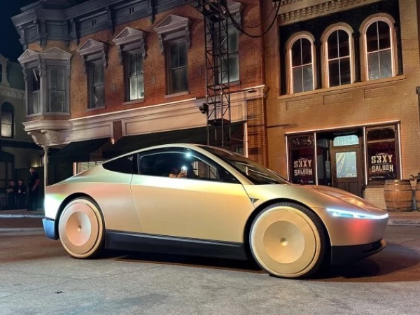 Акции Tesla упали на 6,6% после презентации роботакси Cybercab
