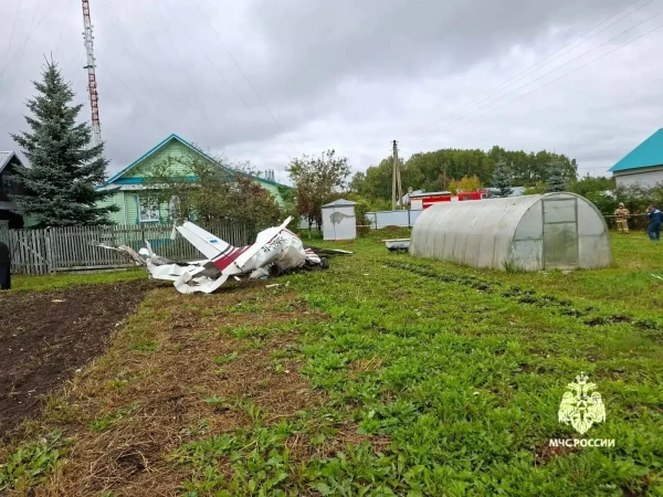 Самолет упал в огород в Татарстане и убил двух человек