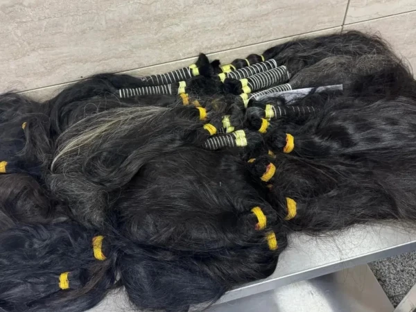 В Пулково из багажа пассажирки из Дубая достали 55 кг черных волос за 2,3 млн рублей