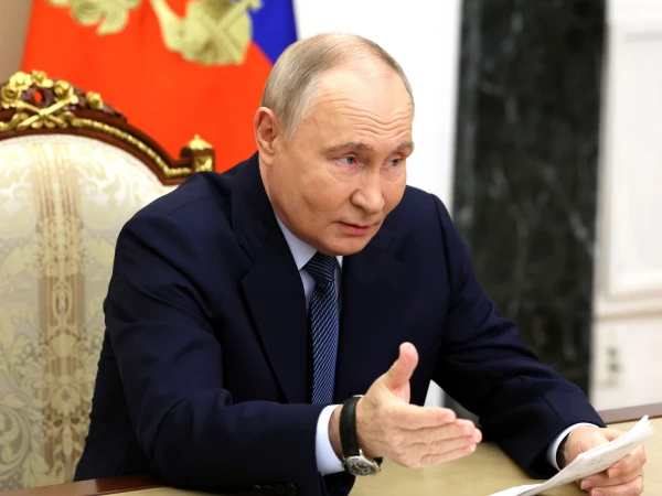 Путин поручил провести в Петербурге эксперимент с беспилотным общественным транспортом