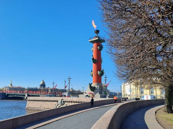 У Ростральных колонн стартовало 3Д сканирование скульптур