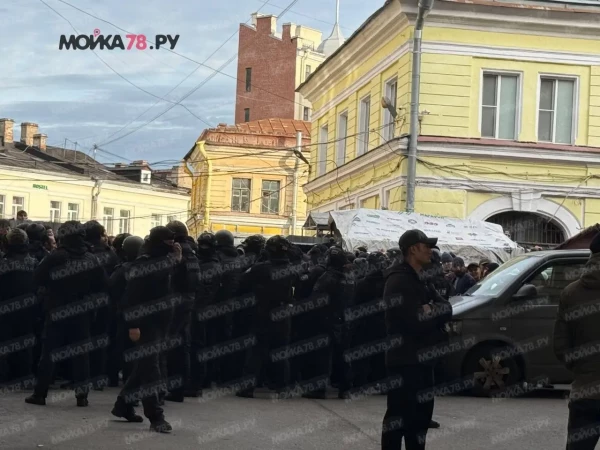 Фото и видео Мойки78 из эпицентра рейда полиции и ОМОН по Сенному рынку