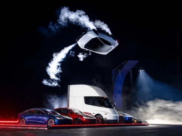 🚀 Tesla отрывается от земли, но сможет ли оторваться от конкурентов?
