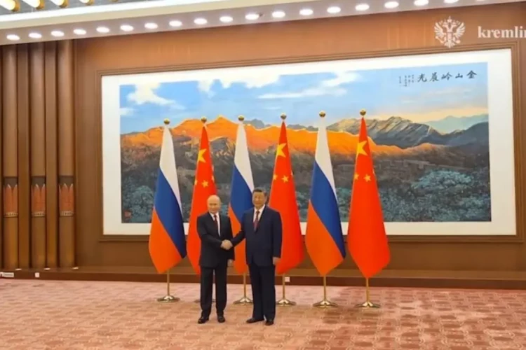 Путин пригласил Си Цзиньпина в Россию