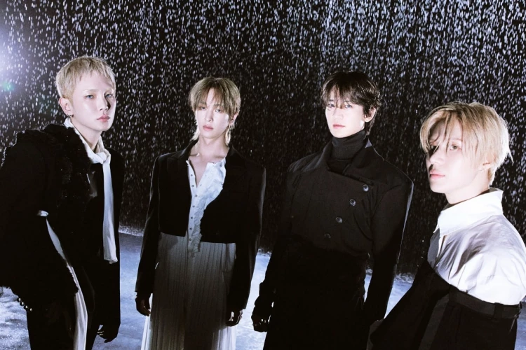 SHINee возглавили чарты iTunes с мини-альбомом «Atmos»