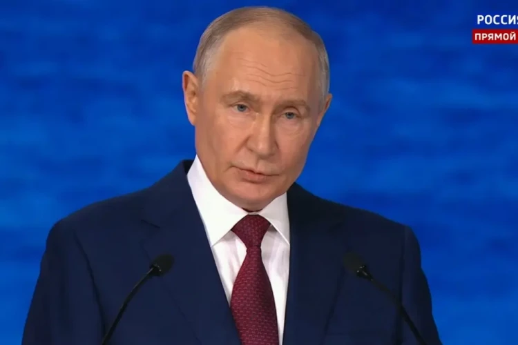 Европа провоцирует хаос и ищет новых жертв — Путин на ПМЭФ