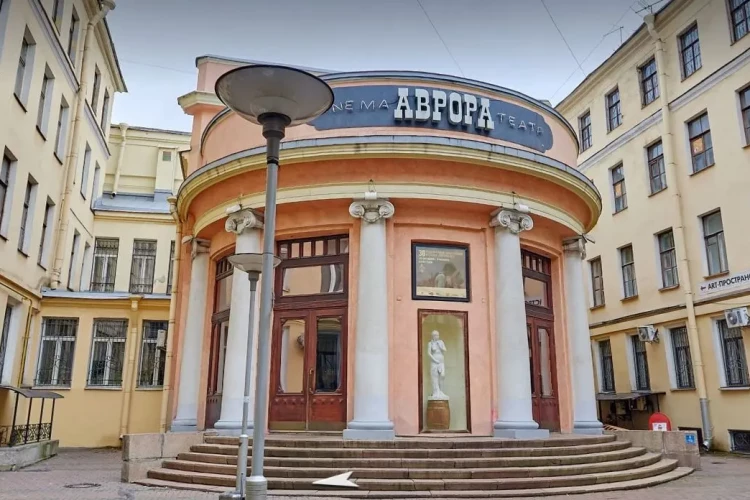 Смольный выделит 524 млн рублей на обновление кинотеатра «Аврора»