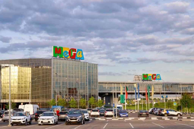 «Мега Белая Дача» приостановила работу на фоне атаки беспилотников