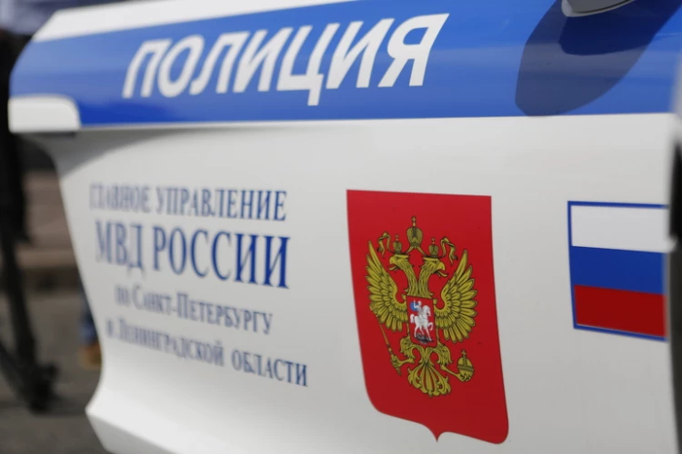 Школьники подожгли авто на парковке на улице Меркурьева