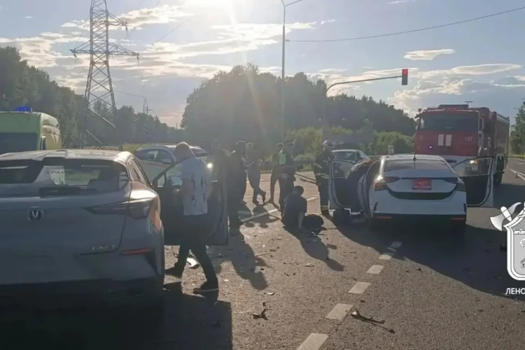 Ребенок и двое взрослых попали в больницу после ДТП на Южном полукольце
