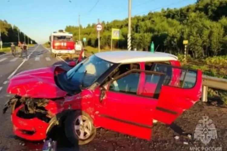 Три человека пострадали в ДТП с грузовиком на Южном полукольце под Гатчиной