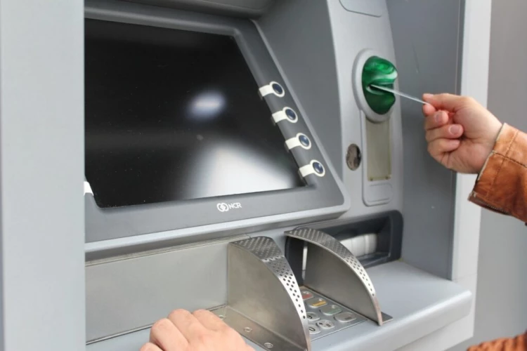 Россияне в мае сняли с депозитов более 280 млрд рублей