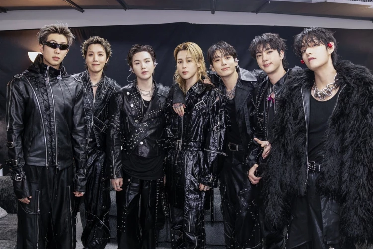 Альбом BTS «ARIRANG» стал первым альбомом корейского исполнителя, который провёл 12 недель в топ-10 Billboard 200