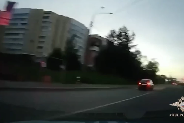 Полиция со стрельбой гналась за водителем с Октябрьской набережной до Кудрово