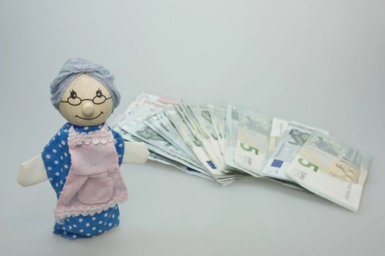 Пенсии в августе пересчитают: кого коснется прибавка