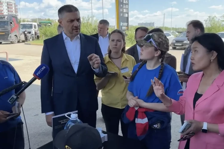 В Чите водителям в очередях на АЗС начнут выдавать воду и горячую еду