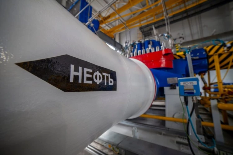 В Индии опровергли информацию о продаже топлива России