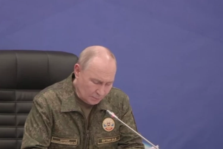 Путин: Чем больше ударов будет противник пытаться наносить по нашим гражданским объектам, тем бо́льшую зону безопасности нам придётся создавать на сопредельной территории