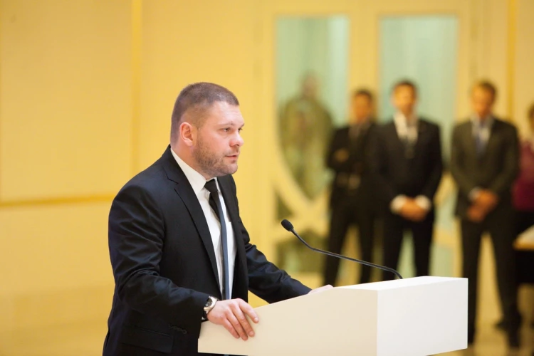 Поддубный призвал упростить трудоустройство ветеранов в экономике