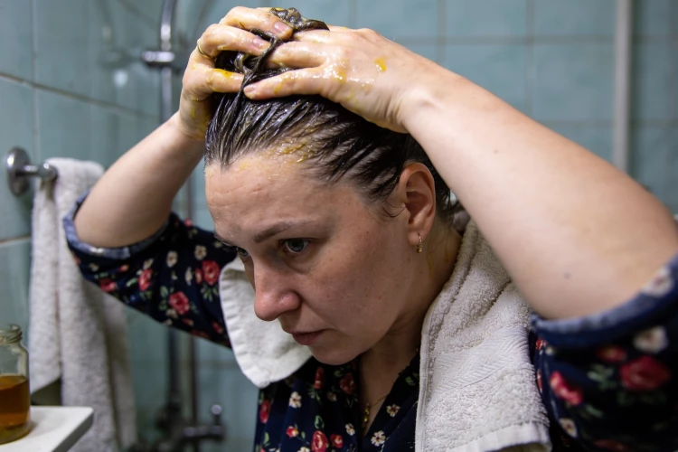 Бабушка делала так всю жизнь: простые рецепты из СССР для блестящих волос и свежей кожи