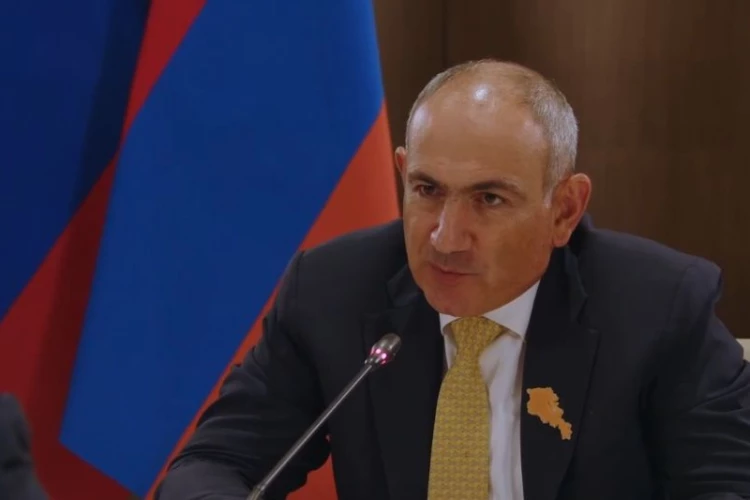 Мишустин встретился с Пашиняном в Екатеринбурге
