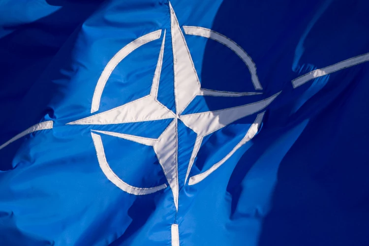 Рютте пожаловался на невозможность увеличить траты НАТО на оборону