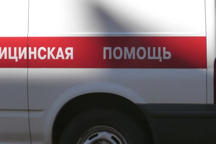 БМВ улетел в кювет на трассе под Кингисеппом, один человек погиб и двое пострадали