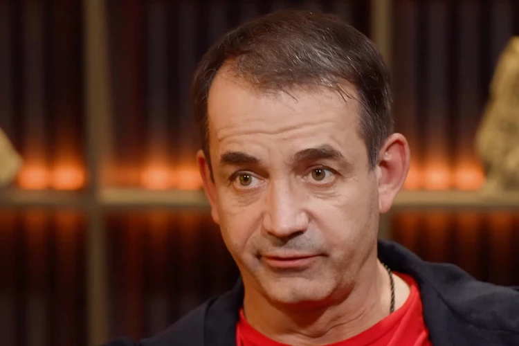 «Мы простим. Куда ж мы денемся»: Дмитрий Певцов призвал уехавших артистов громко извиняться
