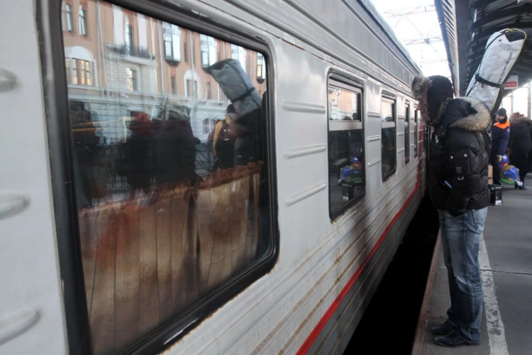 В ОЖД рассказали, как пешеходы выламывают заборы у ж/д путей, зарабатывая травмы