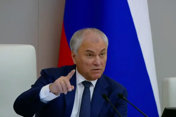 Володин предложил депутатам вместо отпусков отправиться на военные сборы