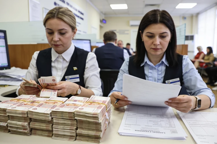 У банков рекордный дефицит денег: стоит ли вкладчикам беспокоиться