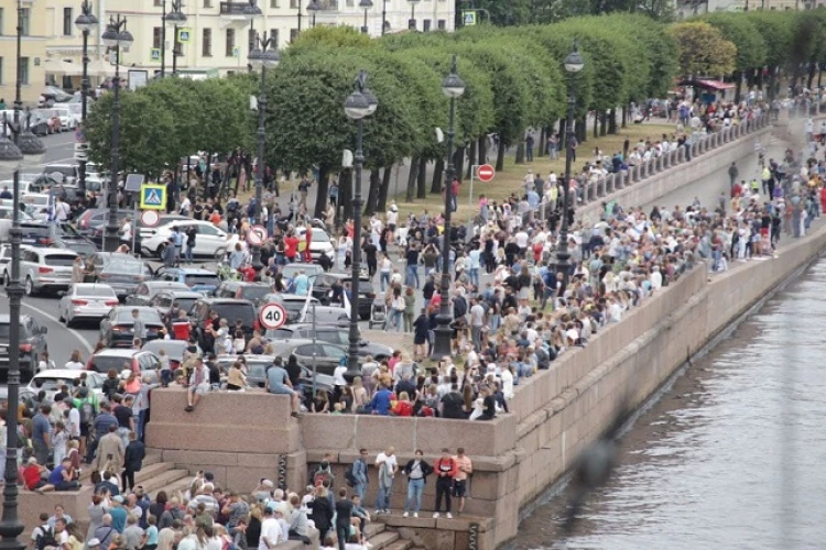 В Петербурге День ВМФ второй год подряд пройдет без парада и салюта