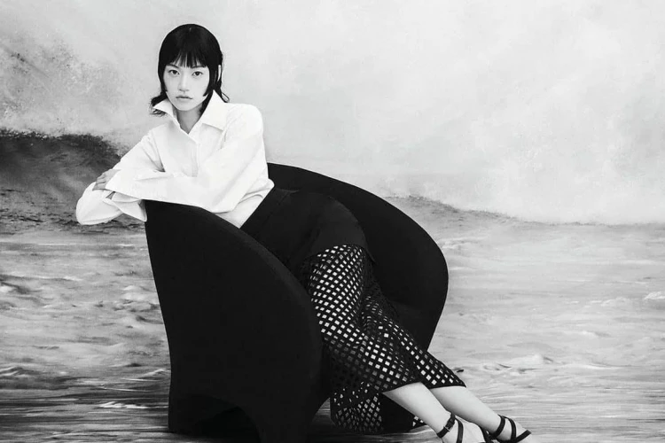 Ким Доён снялась для августовского Harper’s BAZAAR Korea при сотрудничестве с Max Mara