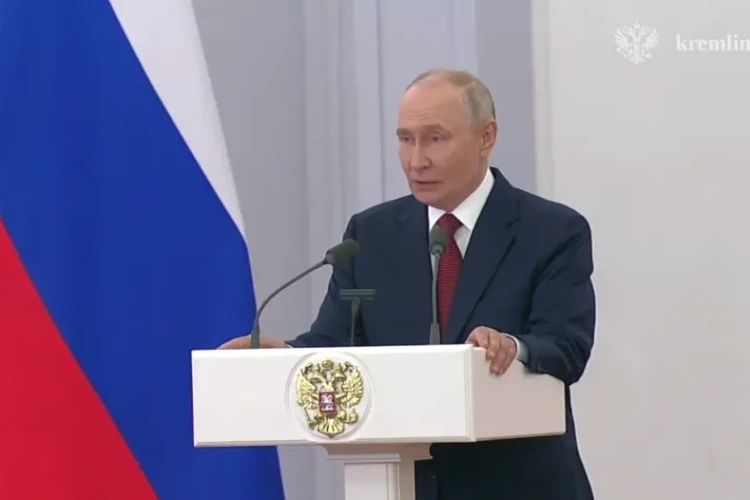 Путин признал риски ускорения инфляции