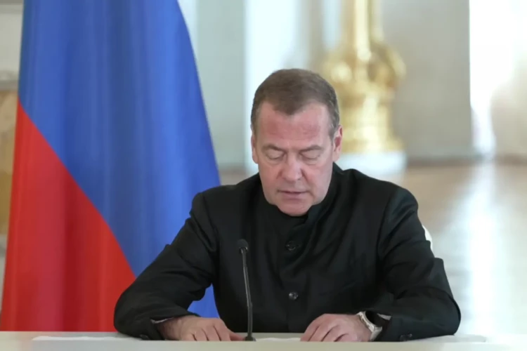 Сохранить Россию можно только победой в СВО — Медведев