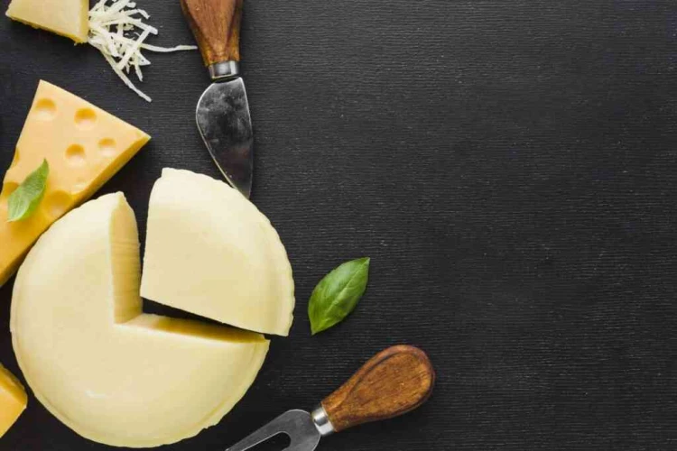 Домашний сыр из творога и молока: простой рецепт с дырочками