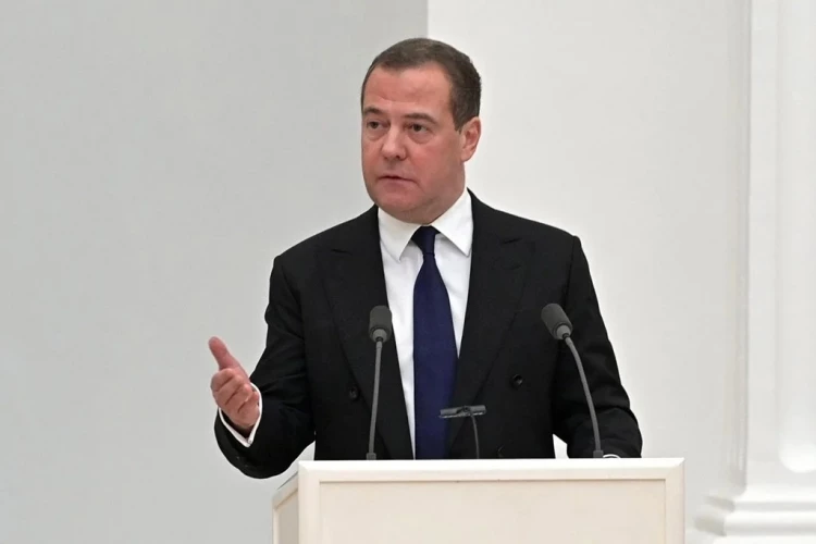 Медведев высказался о финале «поганенькой карьеры» Зеленского