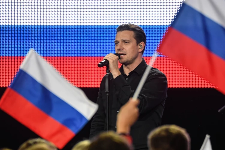 Глеб Викторов удивил публику патриотическим жестом на фестивале Summer Sound x билайн