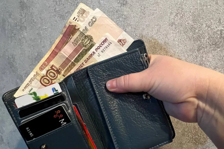 50 тысяч за верность: кого с сентября ждет новая выплата за 10-летний стаж