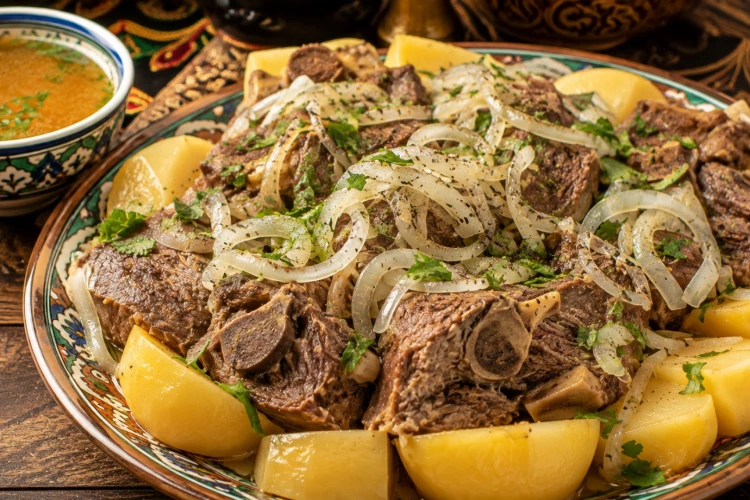 Шедевр из простых ингредиентов: как приготовить идеальное мясо по‑казахски дома