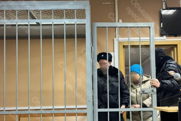 Два года условно получила пенсионерка за поджог Сбербанка на Среднеохтинском проспекте