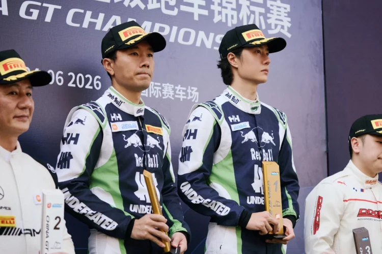 Актёр Ван Ибо одержал победу в классе GT3 AM+ на гонке China GT в Шанхае