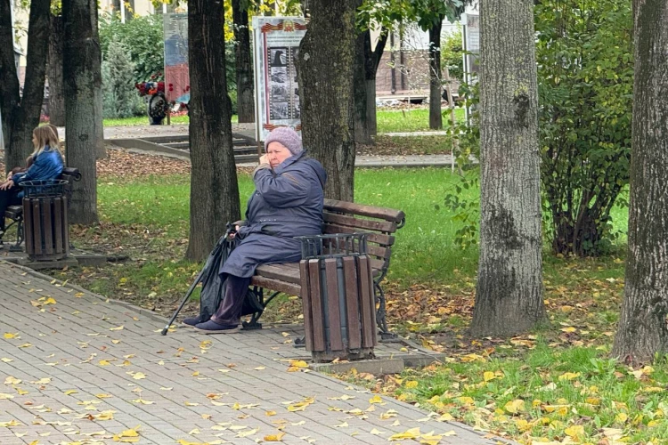 День пожилого человека с прибавкой: кому в октябре перечислят от 500 рублей до 17 тысяч