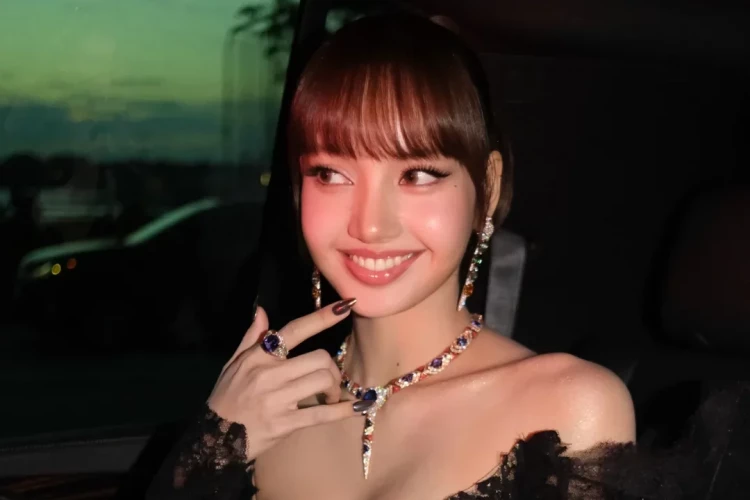 Лиса из BLACKPINK станет первым K-pop соло-артистом, который выступит на церемонии MTV Video Music Awards дважды