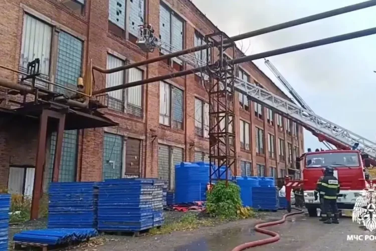 Пожар на складе алкоголя и табака в Подмосковье локализовали на 2,5 тысячи «квадратах»