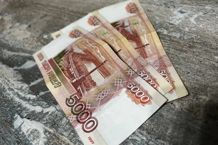 Банки начнут списывать налог с процентов по вкладам уже в 2027 году: что изменится для вкладчиков